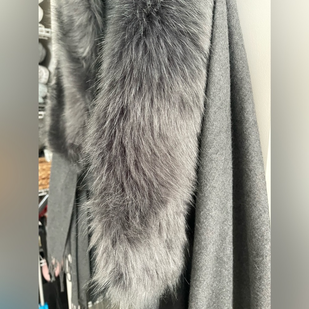 Poncho - Picture 2 of 3
